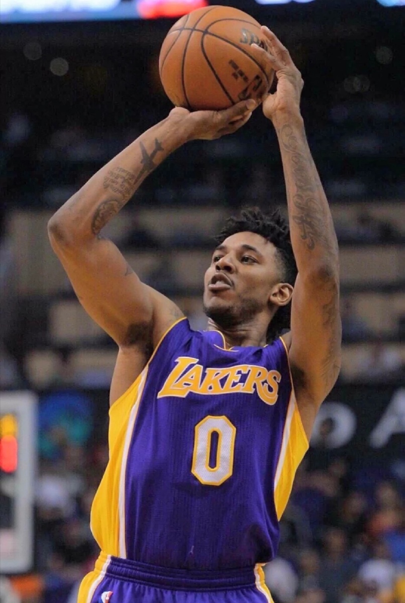 枪手vs蜜蜂首发出炉：马丁内利、梅里诺、马杜埃凯首发（阿森纳对阵蜜蜂首发名单公布：马丁内利、梅里诺、马杜埃凯先发）