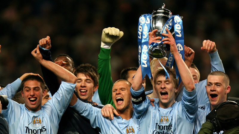 近五年约基奇在场时掘金净效率均超过+8，下场后均为负数（过去五年约基奇在场掘金净效率均超+8，一下场便转为负数）