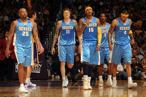 足球报：浙江队花4亿是谣言；韦世豪、李磊先后来做康复（《足球报》辟谣：浙江队花4亿不实，韦世豪、李磊相继接受康复）