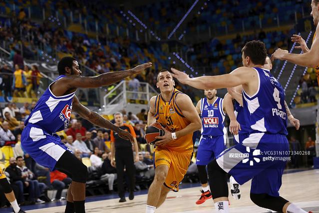 欧冠冠军、世界冠军&前枪手球探：本周寿星“野兽”卡伦布（本周寿星“野兽”卡伦布：欧冠与世界杯双冠得主，前阿森纳球探）