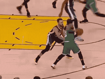 西媒：皇马球员告别“看心情踢球”，全队主动担责并力挺主帅（西媒：皇马将士不再“看心情踢”，全队自觉担责力挺主帅）