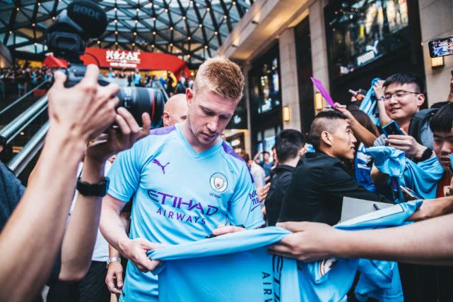 摩纳哥1-0客胜十人博德闪耀，巴洛贡一锤定音，甘德森直红（摩纳哥1-0客擒十人博德闪耀：巴洛贡定胜局，甘德森直红）