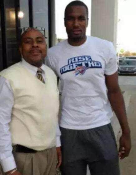 詹姆斯谈NBA杯出局：我不在乎这个，有没有杯赛我都热爱打球（詹姆斯对季中赛出局不介意：有无杯赛都热爱打球）