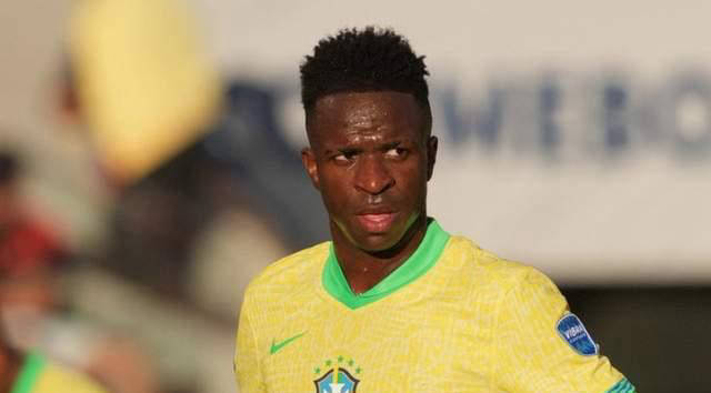 以全新视角回顾AC米兰对阵罗马的比赛📽️🔴⚫（换个角度再看AC米兰对阵罗马的较量🎥🔴⚫）