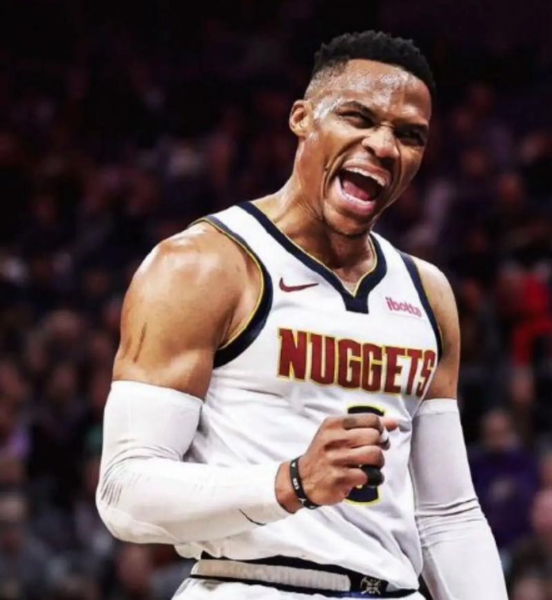 斯玛特：我和塔图姆时有联系他现在精神状态很好 祝愿他早日康复（斯玛特：与塔图姆常联系，他精神状态良好，祝他早日康复）