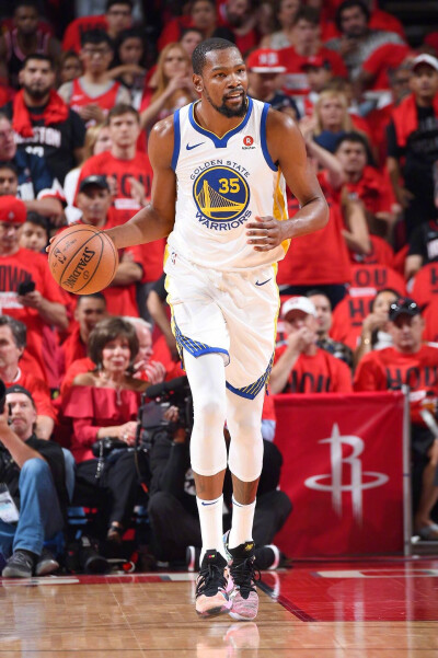 邓卓翔：球员状态并不让人满意，技战术也没有可圈可点的地方（邓卓翔：队员状态不尽如人意，战术无亮点可言）