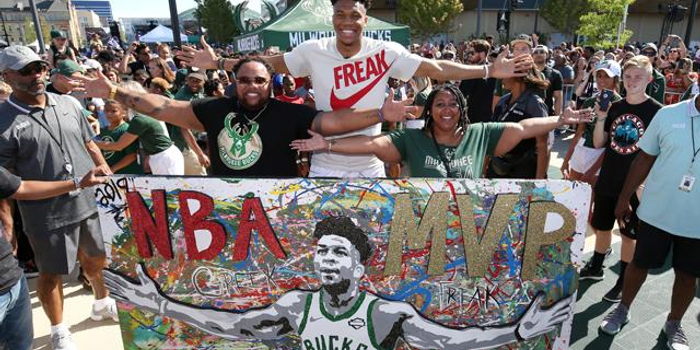 切尔西客场1-3不敌利兹联，终结7场不败，排名跌至第四，利兹联成功跳出降级区。（客场1-3不敌利兹，切尔西七场不败告终跌至第4，利兹脱离降级区）