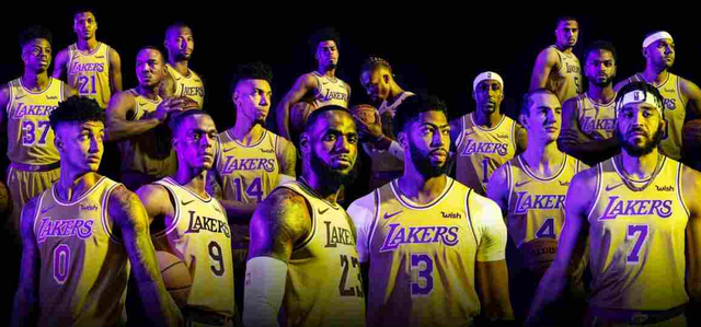 爷青回，维耶里社媒晒与大罗、巴乔、托蒂、卡纳瓦罗等人合照（传奇同框！维耶里社媒晒与大罗、巴乔、托蒂、卡纳瓦罗等合照）