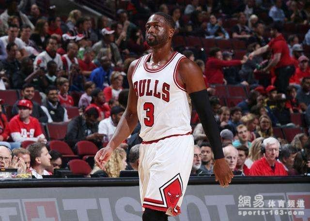 美记：特雷·杨在场时球队防守全联盟最差 他出战8场球队仅两胜（美媒：特雷·杨登场期间球队防守联盟垫底 出战8场仅取2胜）