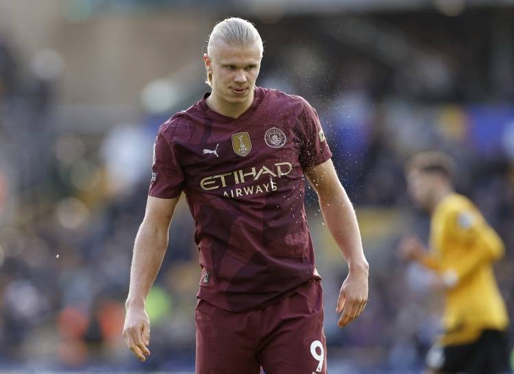 巴黎加冕年度“六冠王”，七战六冠独缺世俱杯（巴黎豪夺年度六冠，七项赛事唯世俱杯未能登顶）