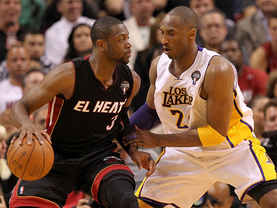 状态出色！格雷森·阿伦半场10中5拿到11分1板2助2断（手感火热！格雷森·阿伦半场10投5中砍下11分1篮板2助攻2抢断）