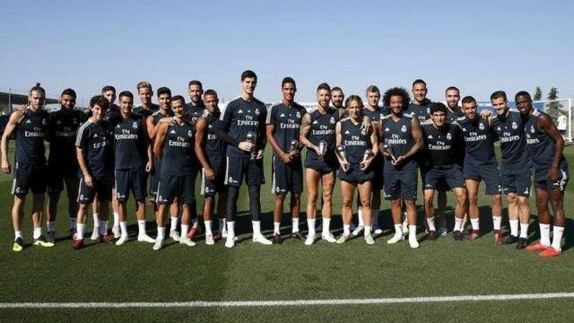 拜仁客战阿森纳名单：凯恩、奥利塞领衔，迪亚斯停赛（拜仁出征阿森纳大名单：凯恩、奥利塞压阵，迪亚斯因停赛缺席）