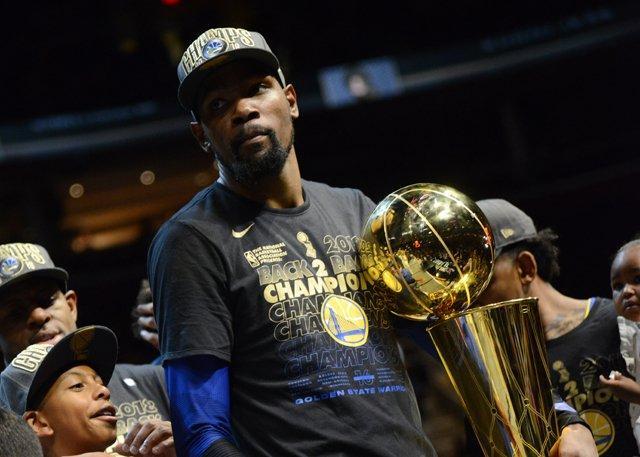 前巴萨高管谈亚马尔：要保持谦逊专注于足球，别相信一切赞美（前巴萨高层谈亚马尔：守住谦逊专注足球，别被赞美冲昏头脑）