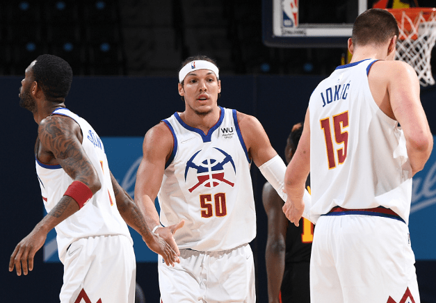 科尔谈巴特勒重摔在地：他说全身都疼，但他接管了比赛（科尔：巴特勒重摔后称全身疼痛，却仍接管比赛）