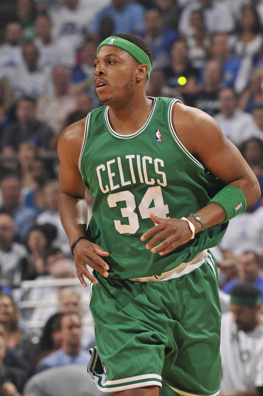 巴萨vs毕尔巴鄂竞技：亚马尔领衔，费尔明、奥尔莫出战（巴萨对阵毕尔巴鄂：亚马尔挂帅，费尔明与奥尔莫登场）