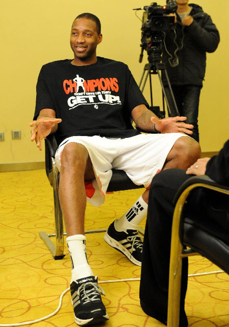 勇士三分火力强劲，全队状态火热（勇士外线火力全开，球队整体手感炙热）