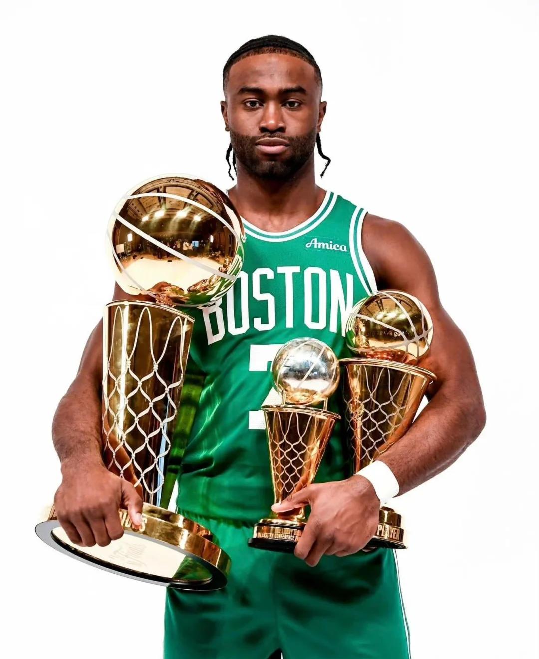 穆帅的本菲卡1米98门将受到英超球队关注，售价在4000万欧元（英超多队盯上穆帅麾下本菲卡1米98门将，标价约4000万欧元）