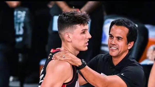 欧冠赛场精彩瞬间：皇马主场2-0取胜,（欧冠名场面：皇马主场2-0完胜）