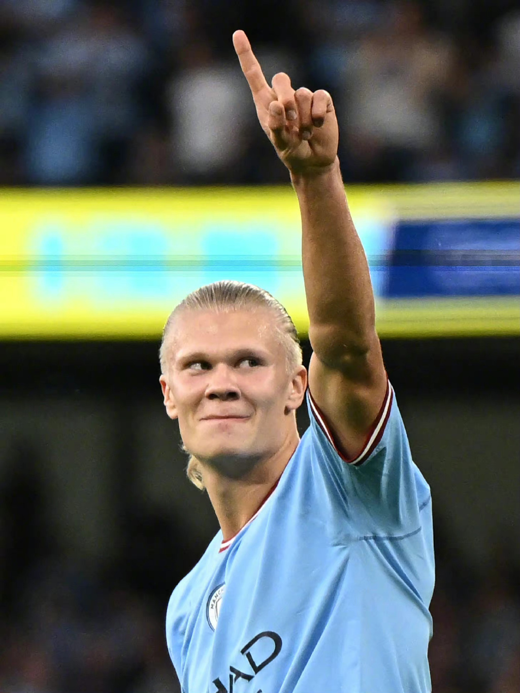 皇马曼联拜仁等豪门争夺里尔18岁中场布阿迪，转会费6000万欧（皇马、曼联、拜仁等欧洲豪门竞逐里尔18岁中场新星布阿迪，标价6000万欧元）