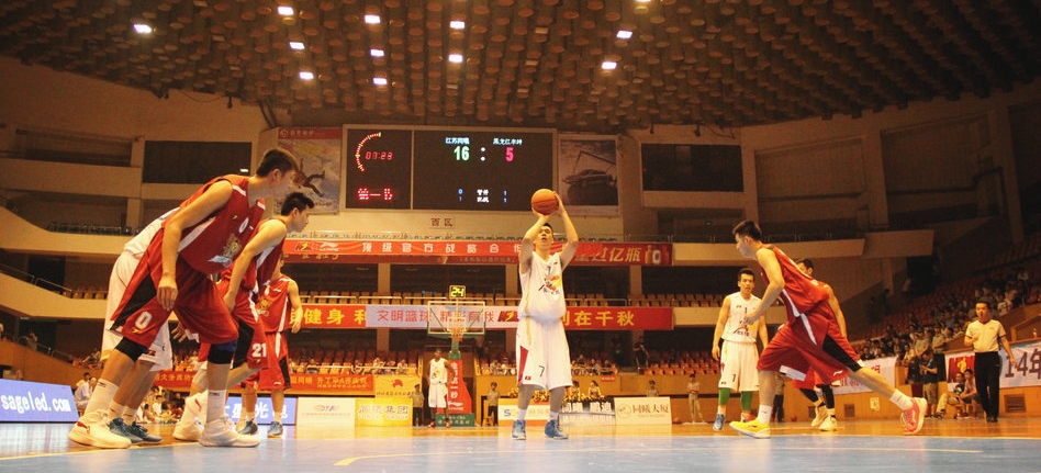 媒体人：张源或加盟某刚出售本土后腰的南方球队（据媒体人透露，张源可能加盟一支刚出售本土后腰的南方球队）