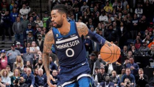 库里趣谈仓库偶遇克莱球鞋：尺码巧合不刻意（库里调侃仓库邂逅克莱战靴：尺码巧合非刻意所为）